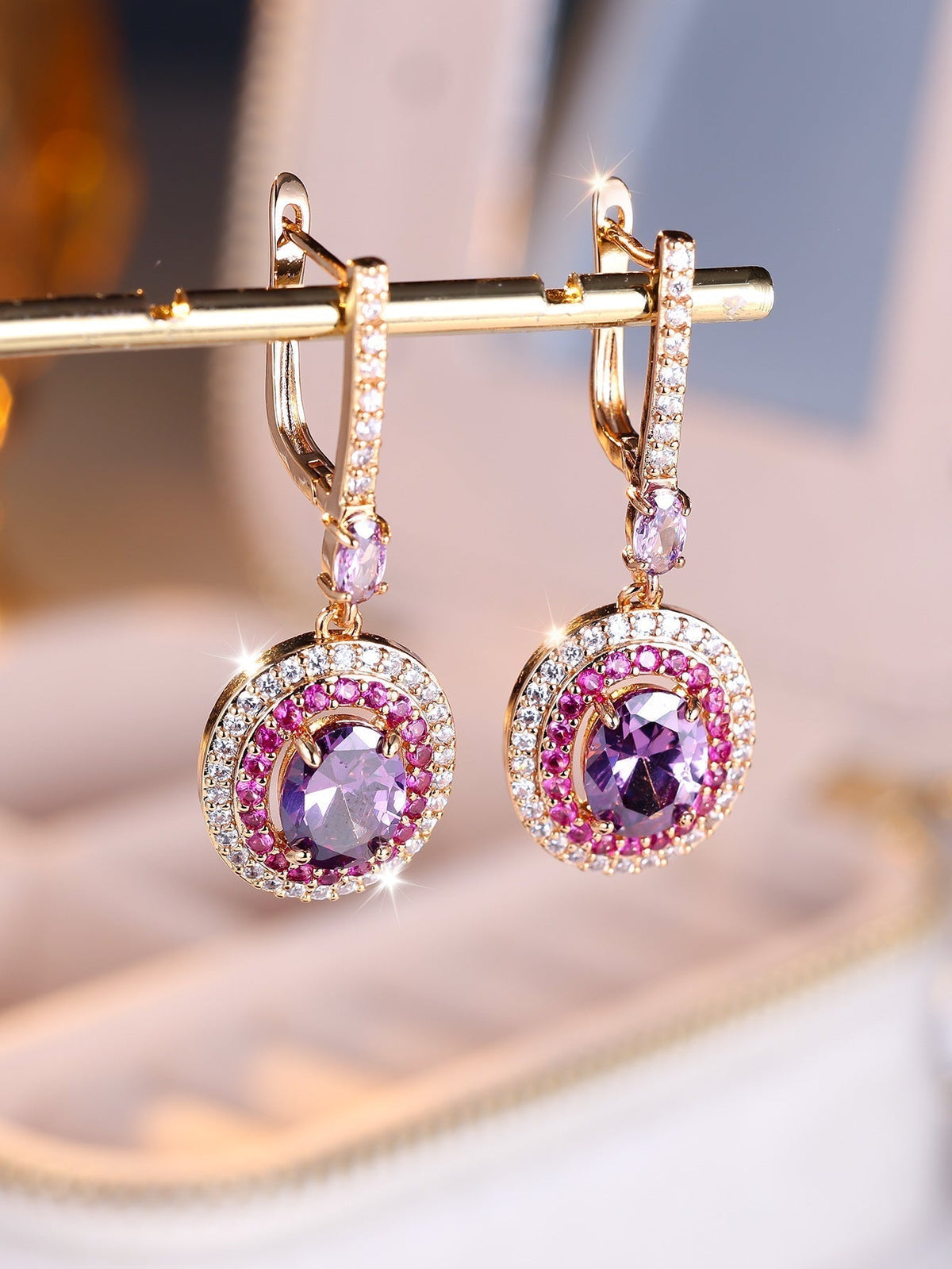 Entry Lux Colored Gems Egg-shaped Main Stone Edge White Diamond Earrings